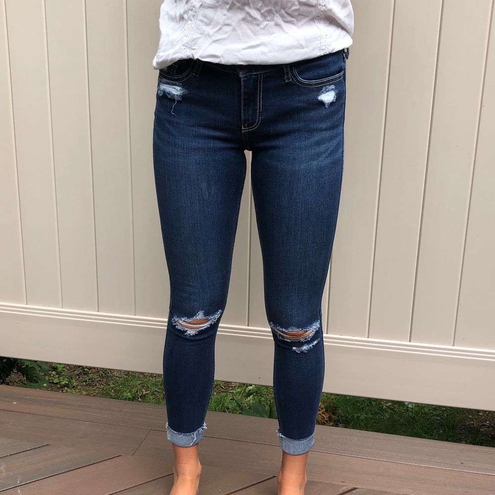 Hollister Dark Wash cropped jean